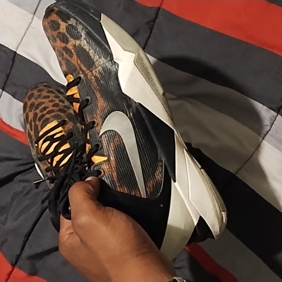 Kobe cheetah prints Size 11 - Picture 3 of 4